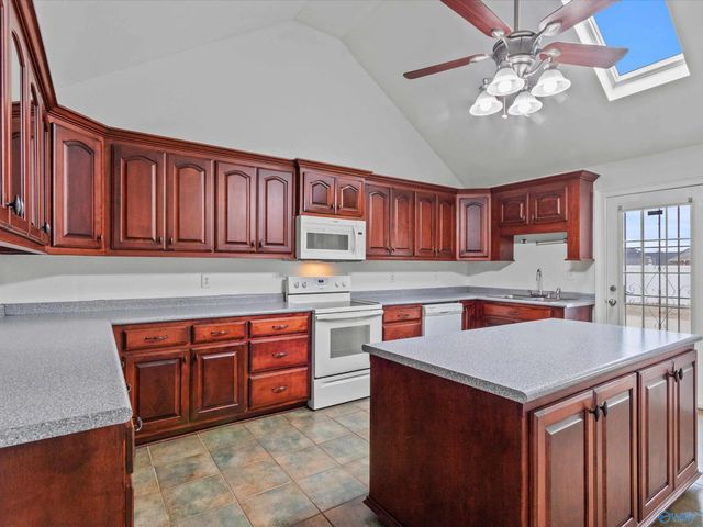 16805 Georgie Edith Lane, Athens, AL 35613