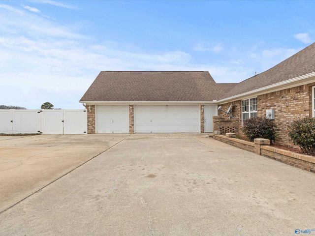 16805 Georgie Edith Lane, Athens, AL 35613