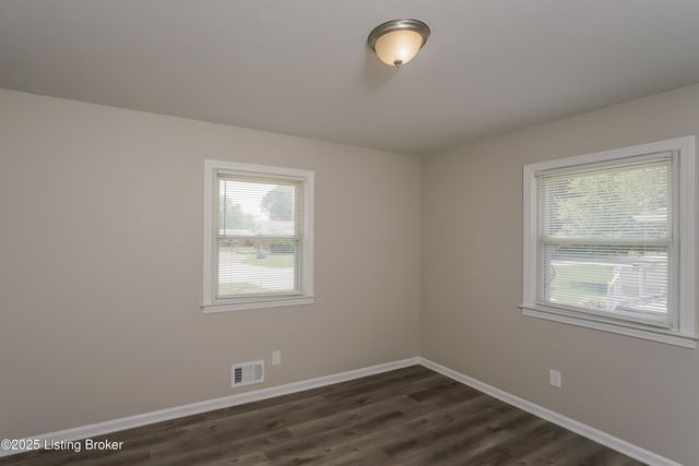 8300 Pandorea Dr, Louisville, KY 40258