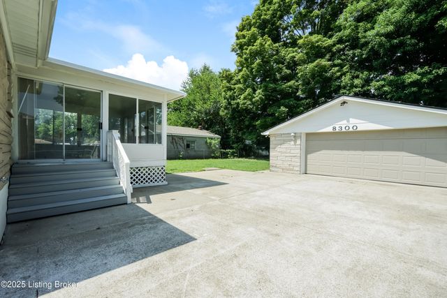 8300 Pandorea Dr, Louisville, KY 40258