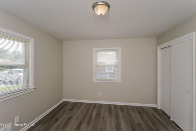 8300 Pandorea Dr, Louisville, KY 40258