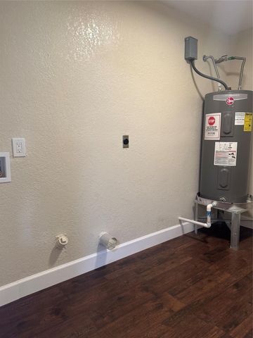 606 County Road 157, Alvin, TX 77511