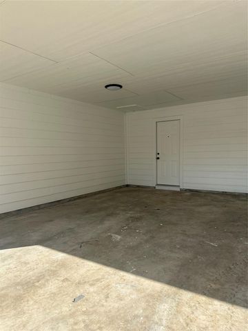 606 County Road 157, Alvin, TX 77511