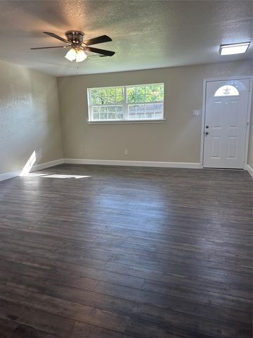 606 County Road 157, Alvin, TX 77511