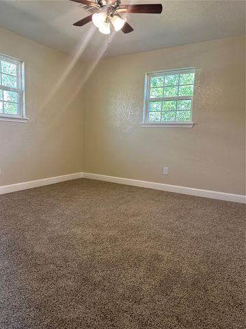 606 County Road 157, Alvin, TX 77511