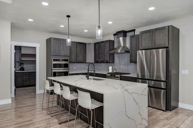 348 W Monarchwood Drive, Nixa, MO 65714