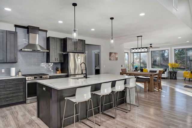 348 W Monarchwood Drive, Nixa, MO 65714