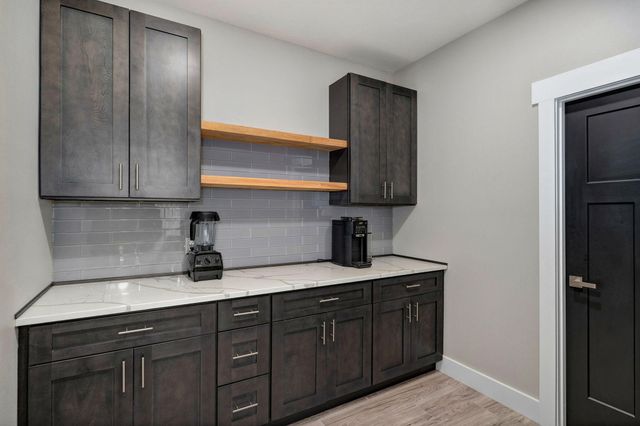 348 W Monarchwood Drive, Nixa, MO 65714