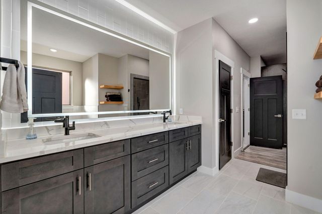 348 W Monarchwood Drive, Nixa, MO 65714