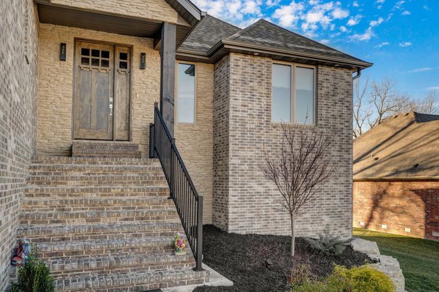 348 W Monarchwood Drive, Nixa, MO 65714