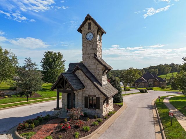 348 W Monarchwood Drive, Nixa, MO 65714