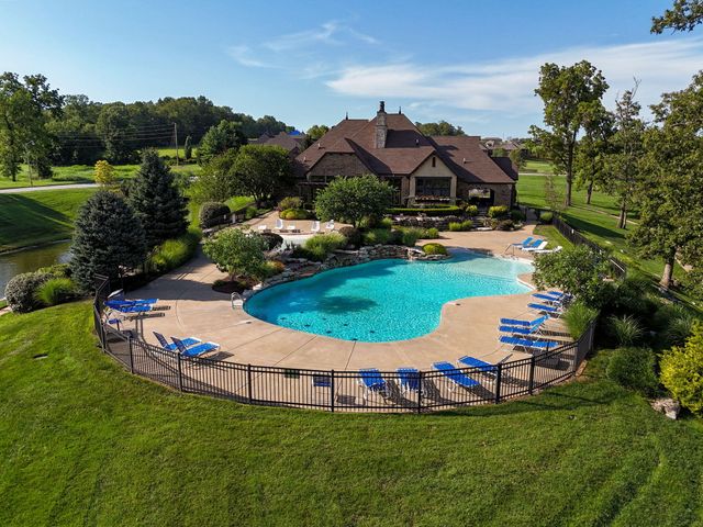 348 W Monarchwood Drive, Nixa, MO 65714