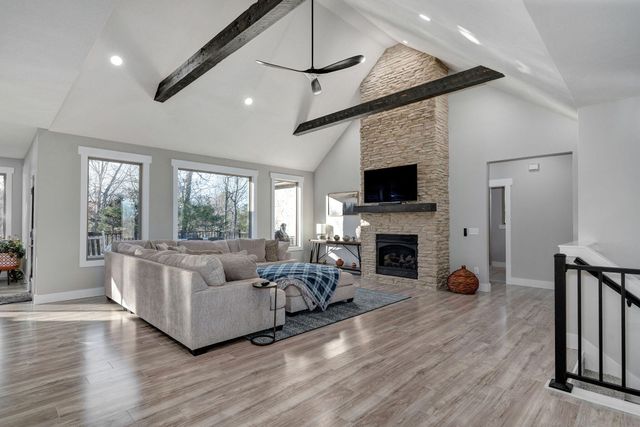 348 W Monarchwood Drive, Nixa, MO 65714