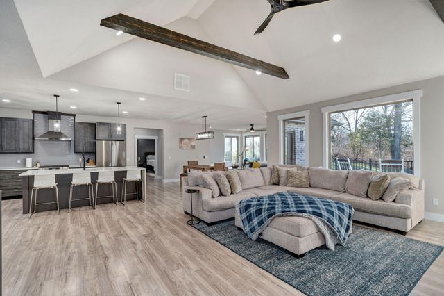 348 W Monarchwood Drive, Nixa, MO 65714