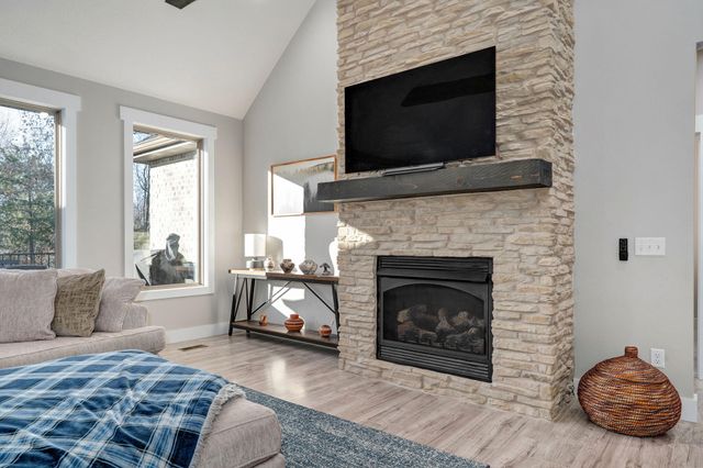 348 W Monarchwood Drive, Nixa, MO 65714