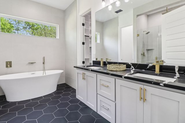 3513 Nomas Street, Dallas, TX 75216