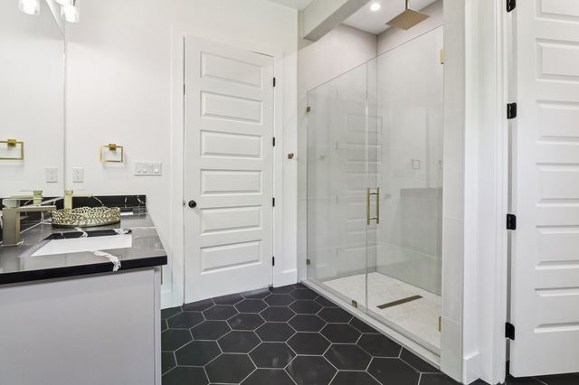 3513 Nomas Street, Dallas, TX 75216