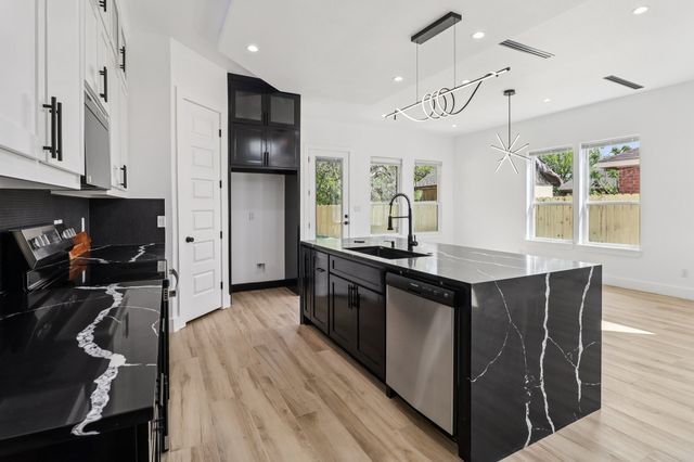 3513 Nomas Street, Dallas, TX 75216