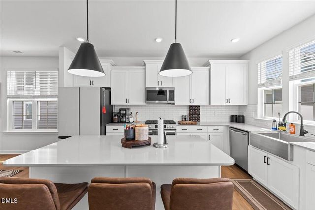 33 Pear Blossom Pkwy, Clayton, NC 27520