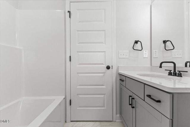 33 Pear Blossom Pkwy, Clayton, NC 27520