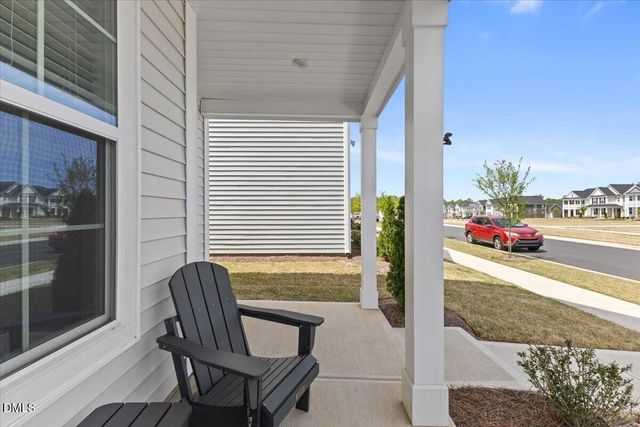 33 Pear Blossom Pkwy, Clayton, NC 27520