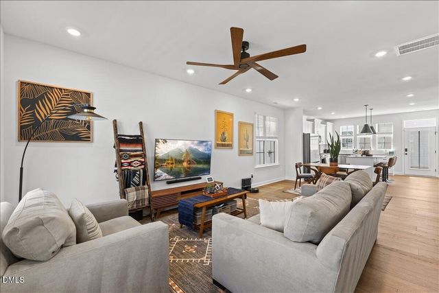 33 Pear Blossom Pkwy, Clayton, NC 27520