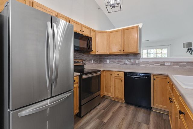 S77W19599 Lakewood DRIVE, Muskego, WI 53150