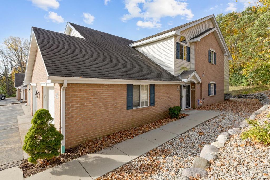 S77W19599 Lakewood DRIVE, Muskego, WI 53150