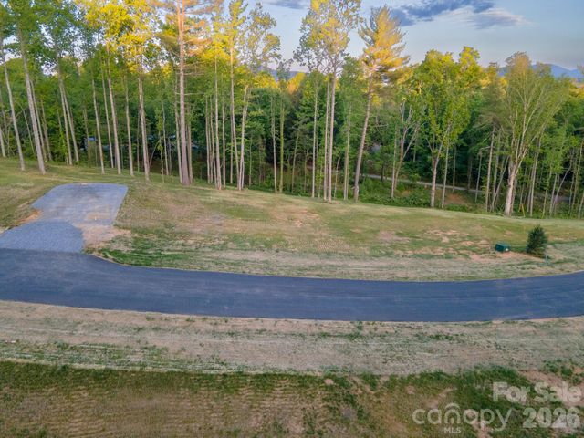 425 Irvine Drive, Fairview, NC 28730