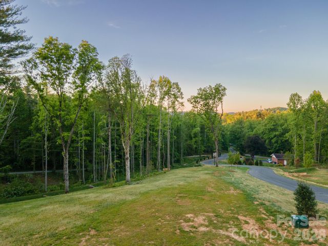 425 Irvine Drive, Fairview, NC 28730