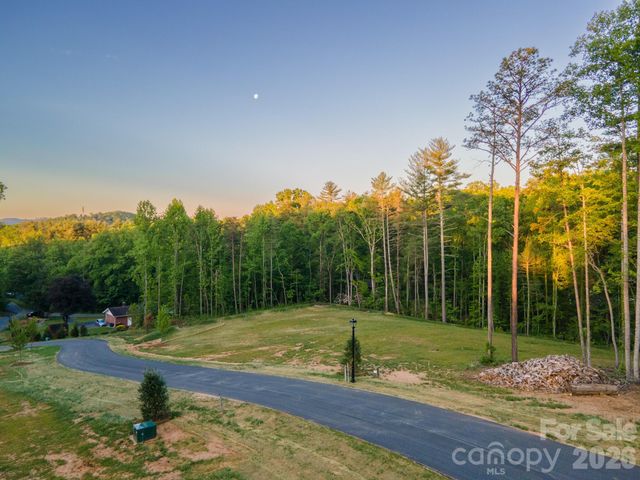 425 Irvine Drive, Fairview, NC 28730
