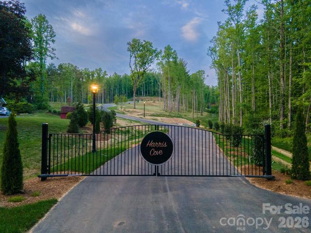 425 Irvine Drive, Fairview, NC 28730