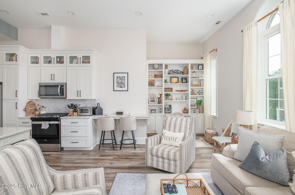 Image 11 of property listing at 121 Turner Street, Beaufort, NC 28516