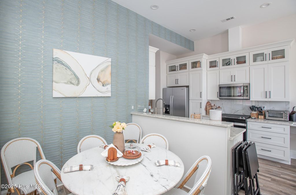 Image 13 of property listing at 121 Turner Street, Beaufort, NC 28516