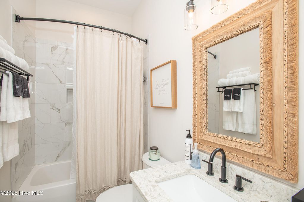 Image 19 of property listing at 121 Turner Street, Beaufort, NC 28516