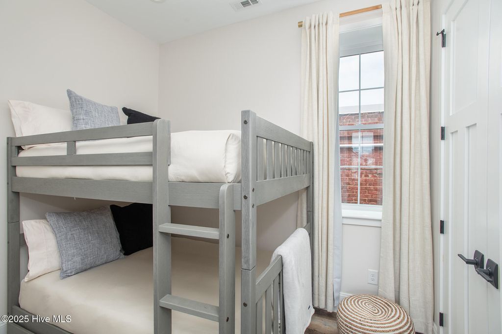 Image 20 of property listing at 121 Turner Street, Beaufort, NC 28516