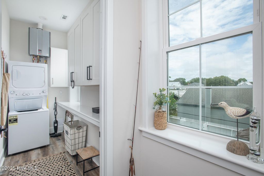 Image 23 of property listing at 121 Turner Street, Beaufort, NC 28516