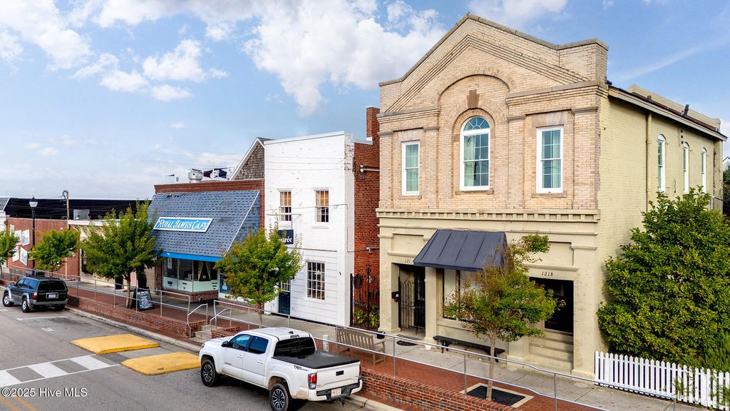 Image 24 of property listing at 121 Turner Street, Beaufort, NC 28516