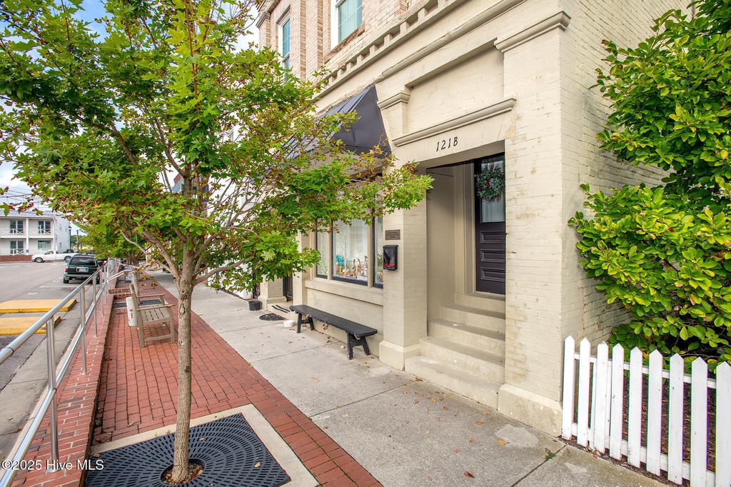 Image 25 of property listing at 121 Turner Street, Beaufort, NC 28516