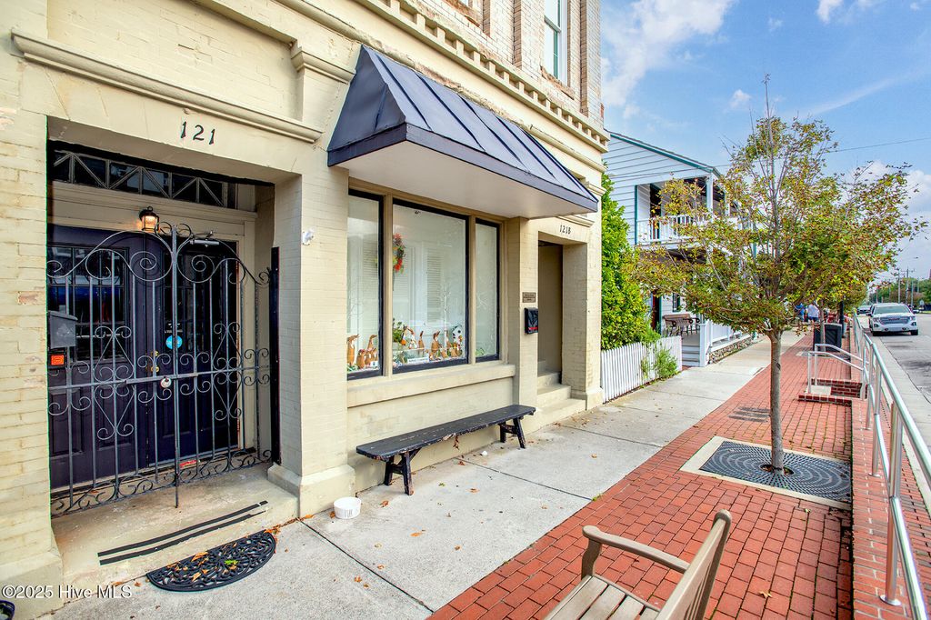 Image 26 of property listing at 121 Turner Street, Beaufort, NC 28516