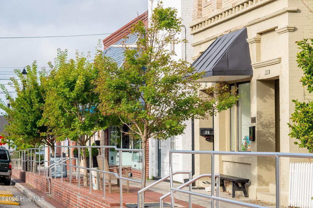 Image 27 of property listing at 121 Turner Street, Beaufort, NC 28516