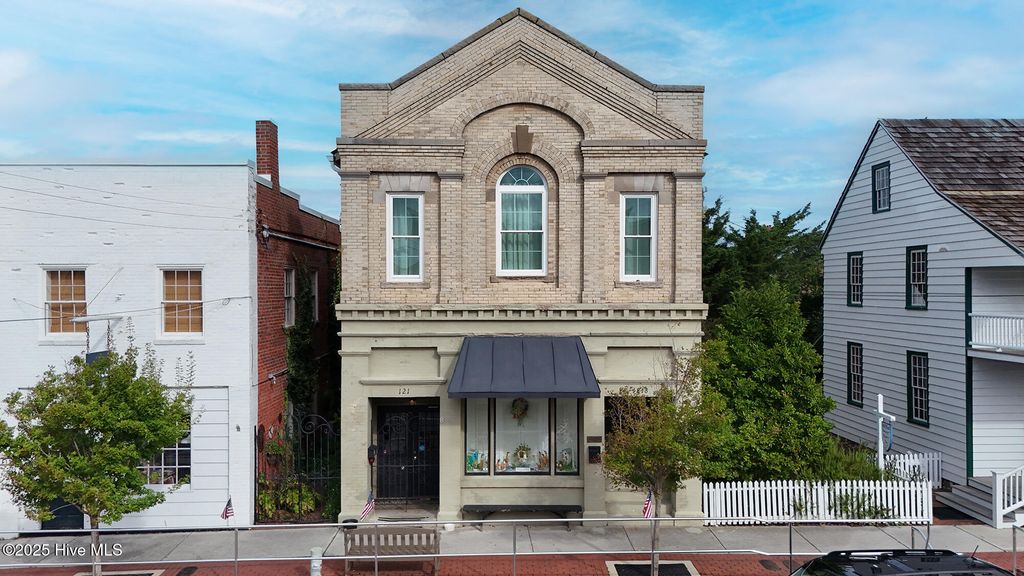 Image 28 of property listing at 121 Turner Street, Beaufort, NC 28516