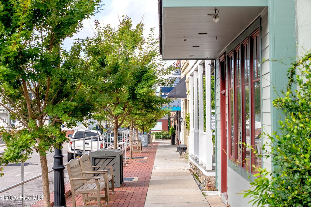 Image 33 of property listing at 121 Turner Street, Beaufort, NC 28516