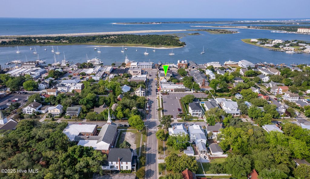 Image 34 of property listing at 121 Turner Street, Beaufort, NC 28516