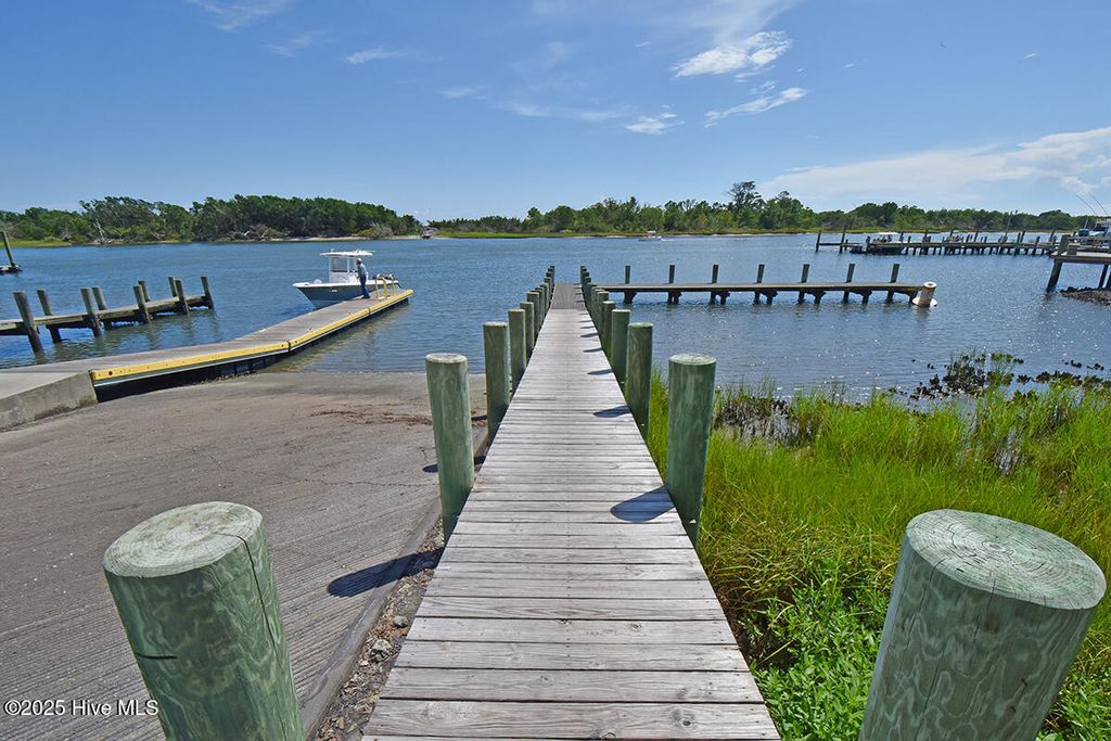 Image 36 of property listing at 121 Turner Street, Beaufort, NC 28516