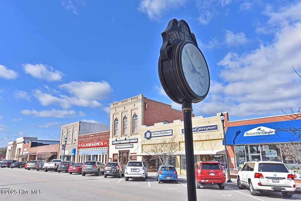 Image 43 of property listing at 121 Turner Street, Beaufort, NC 28516