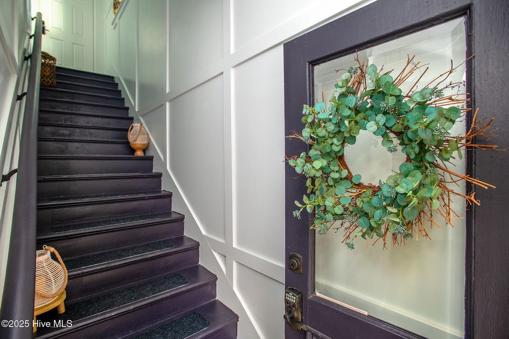 Image 7 of property listing at 121 Turner Street, Beaufort, NC 28516