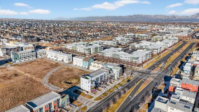 5004 W DAYBREAK PKWY, South Jordan, UT 84009