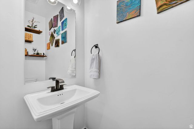 5004 W DAYBREAK PKWY, South Jordan, UT 84009