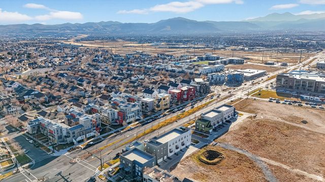 5004 W DAYBREAK PKWY, South Jordan, UT 84009